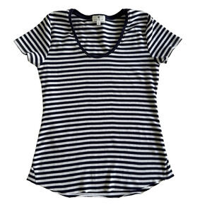 Socialite Navy & White Scoop Neck Short Sleeve Top – Size Large